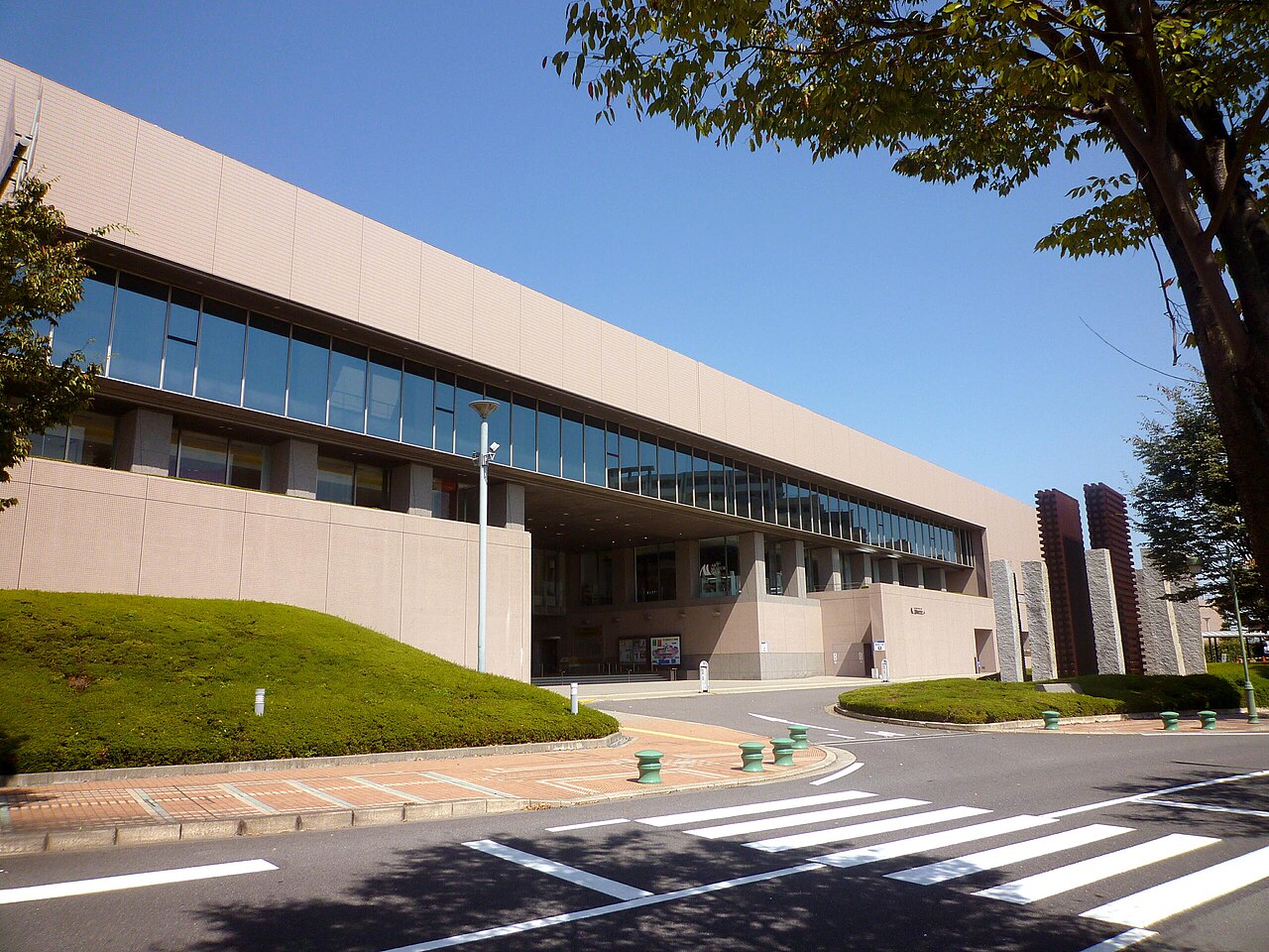 三重県総合文化センターの外観(1)