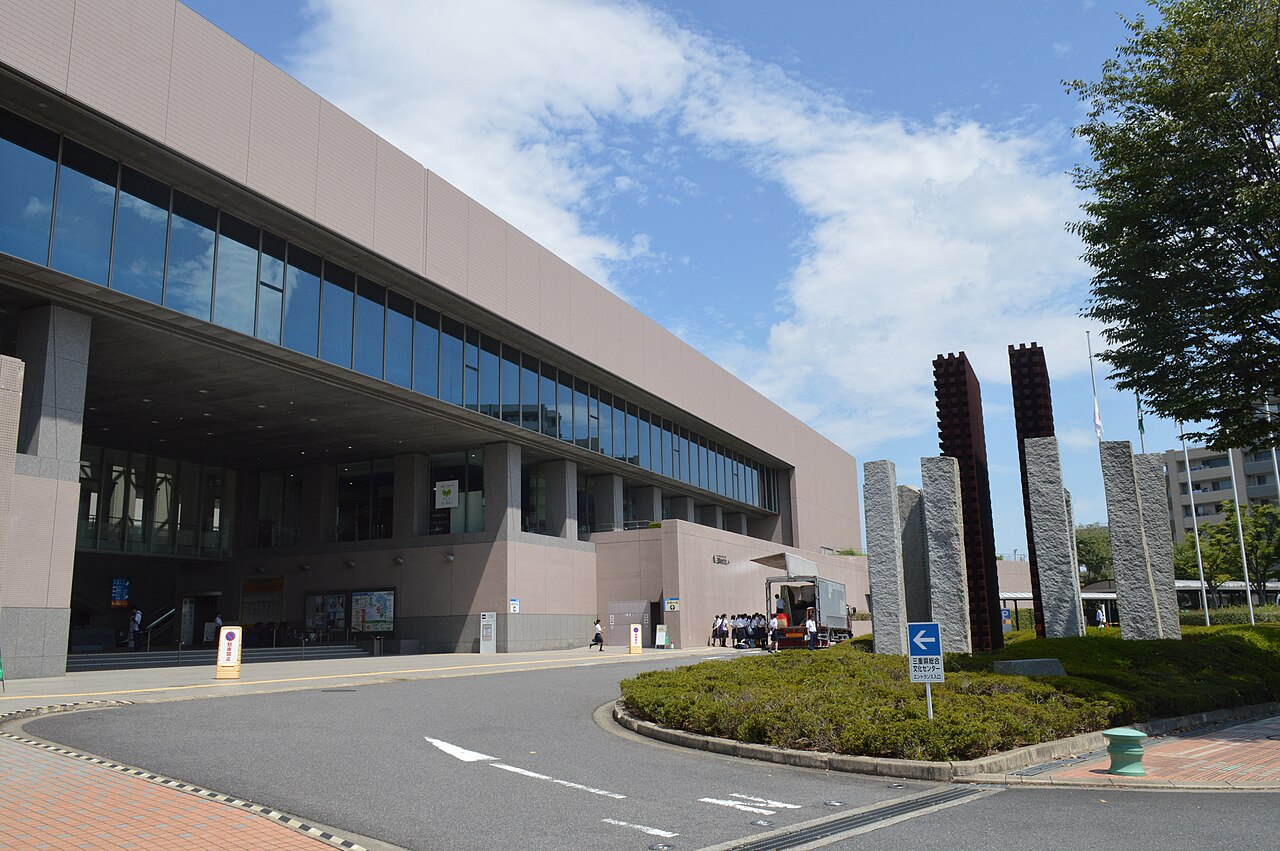 三重県総合文化センターの外観（8）