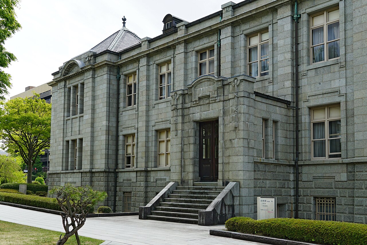 山形県郷土館文翔館の旧県庁舎北側入口