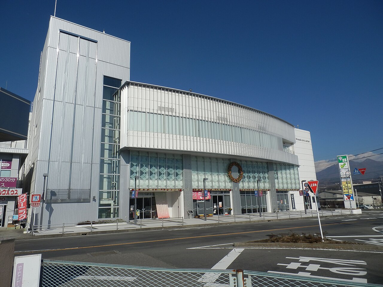 韮崎市民交流センターニコリの外観