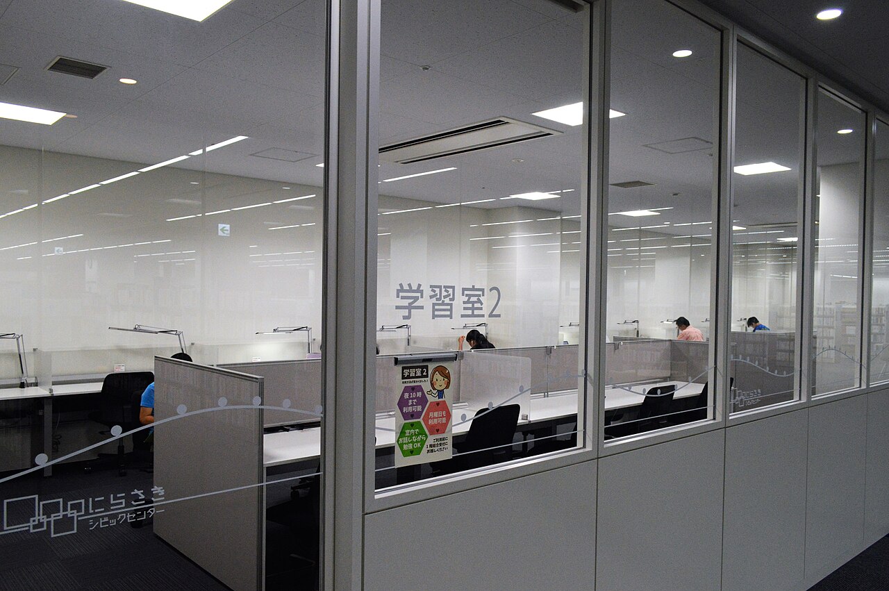 韮崎市民交流センターの学習室