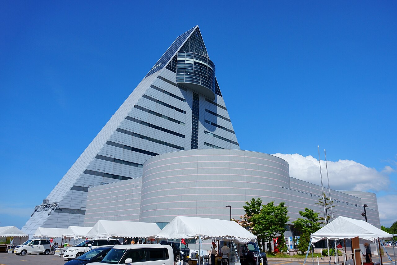 イベント時の青森県観光物産館アスパム
