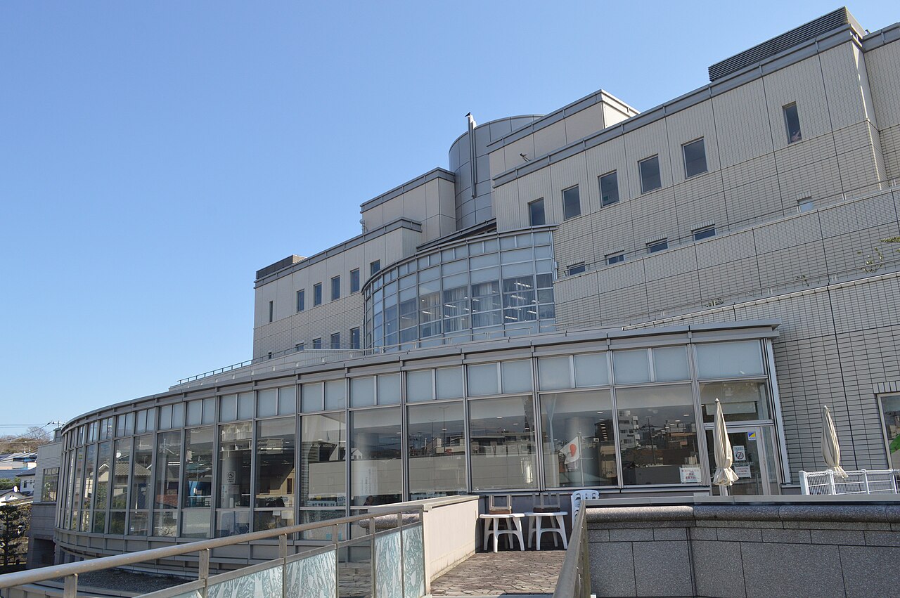三島市民生涯学習センターの外観別角度