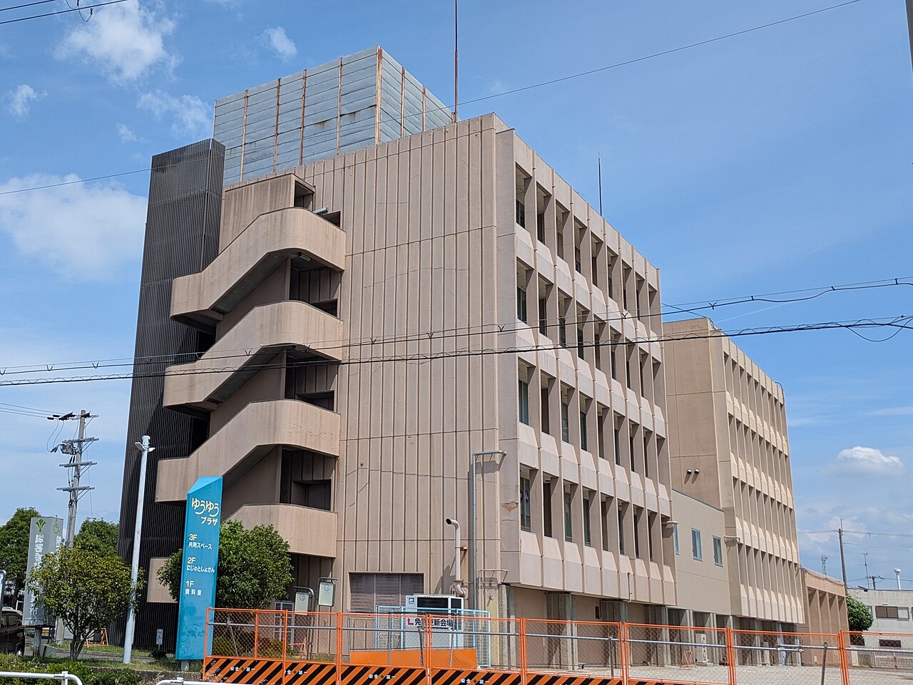 和泉市立人権文化センターゆう・ゆうプラザの外観