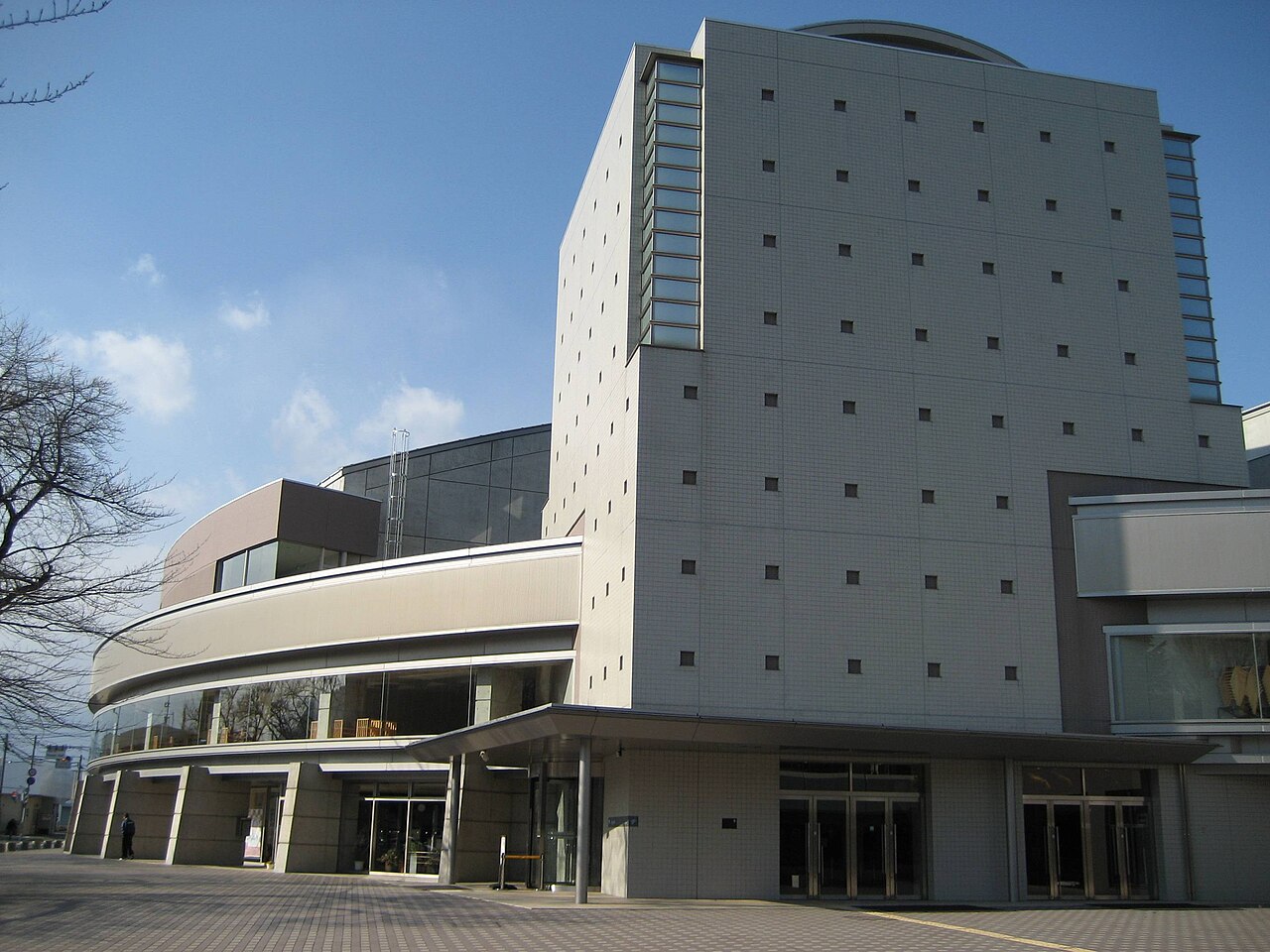 塩尻市文化会館レザンホールの外観