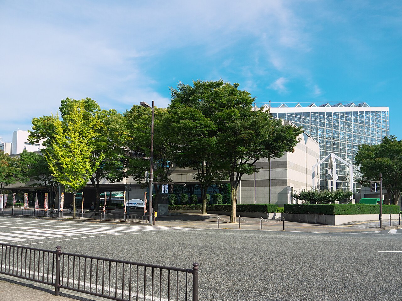 とりぎん文化会館の正面外観
