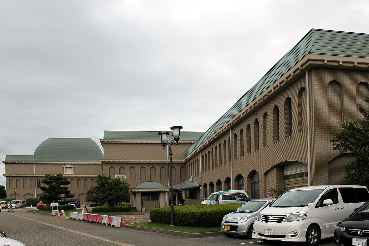 文化の森ハートピア春江の図書館棟側外観