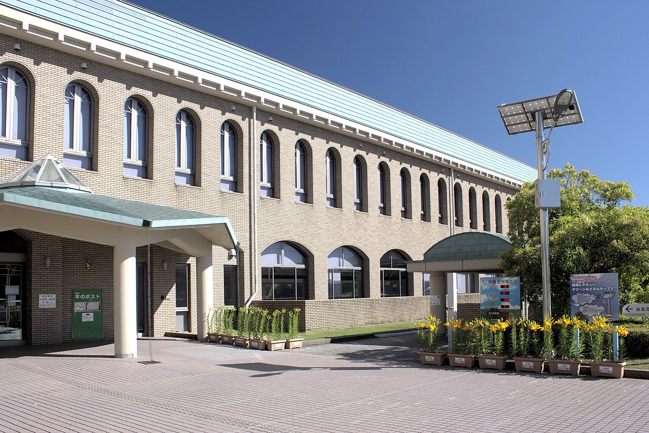 文化の森ハートピア春江の図書館棟入口