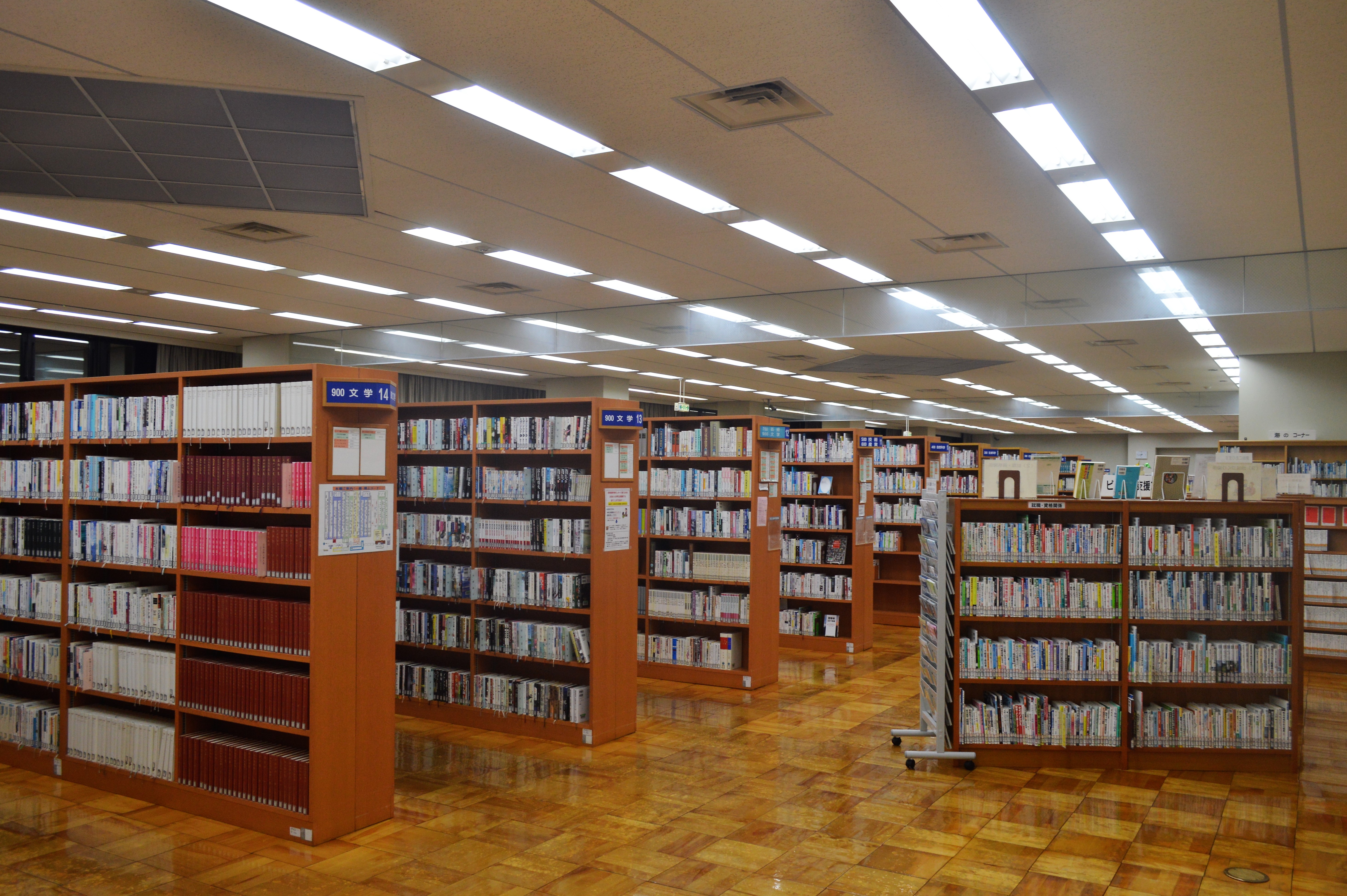 福井県立若狭図書学習センターの閲覧エリア