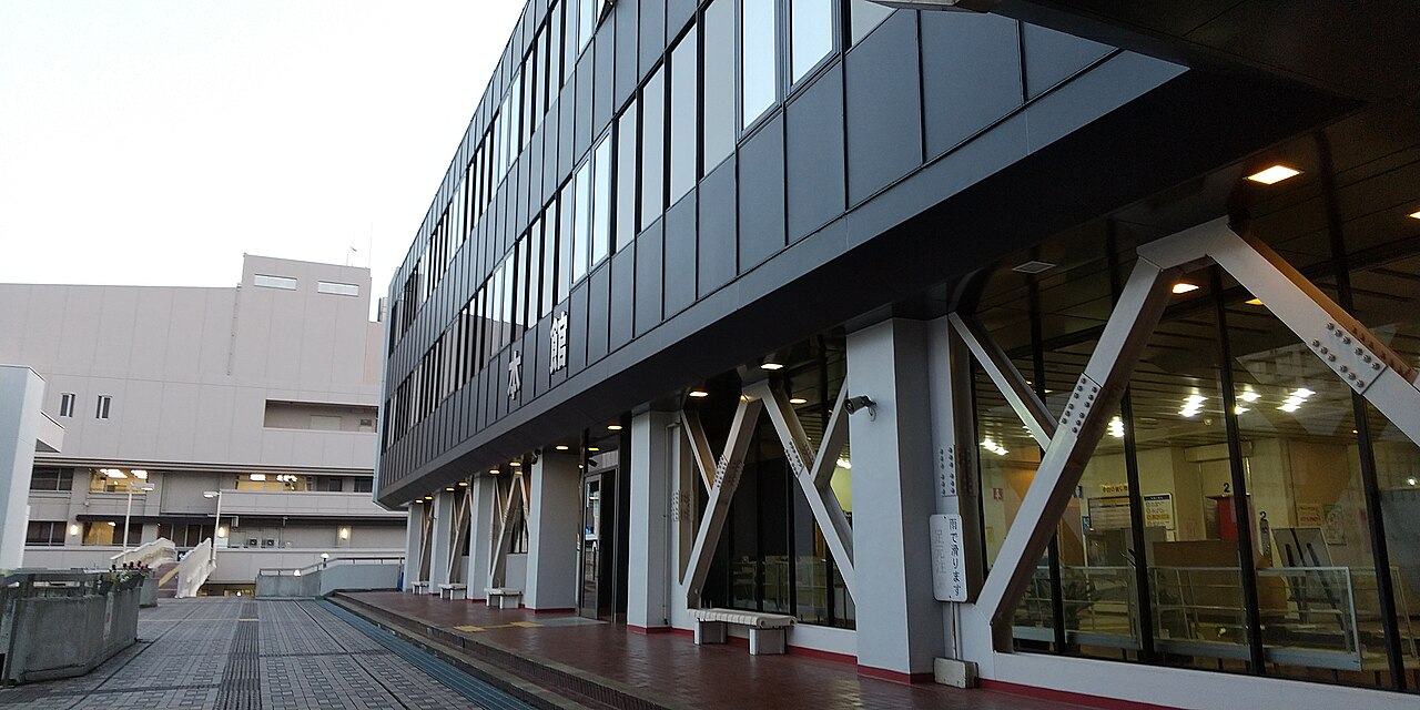 福岡県立ももち文化センターの主棟入口