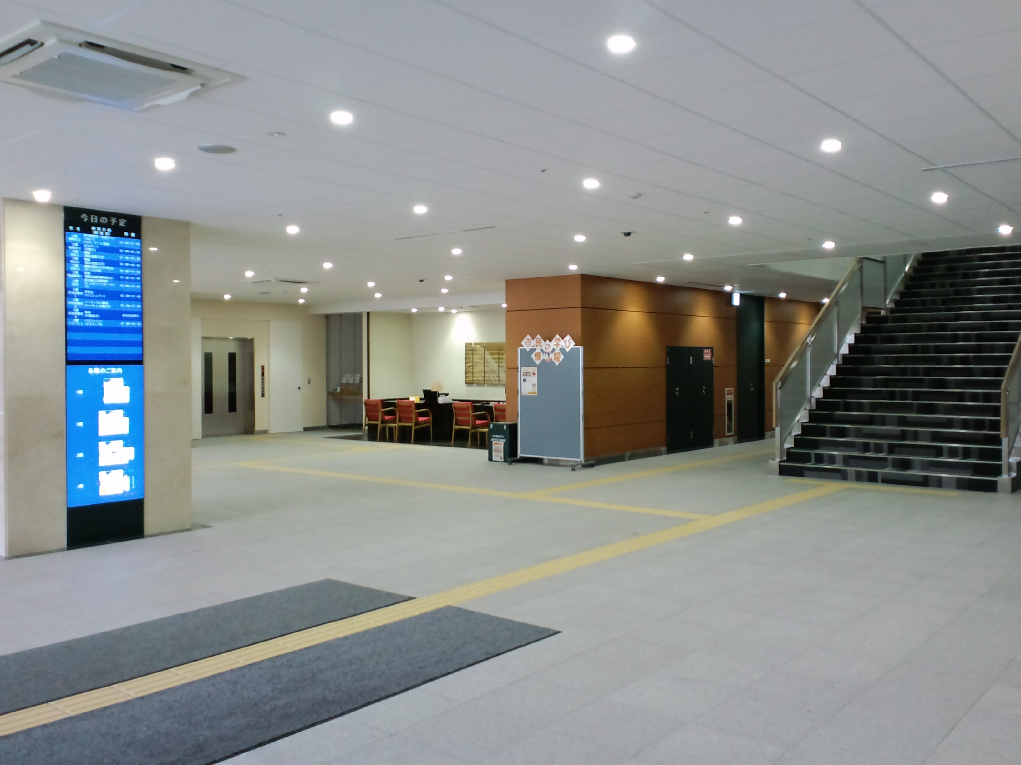 岩見沢市生涯学習センターいわなびのエントランスホール