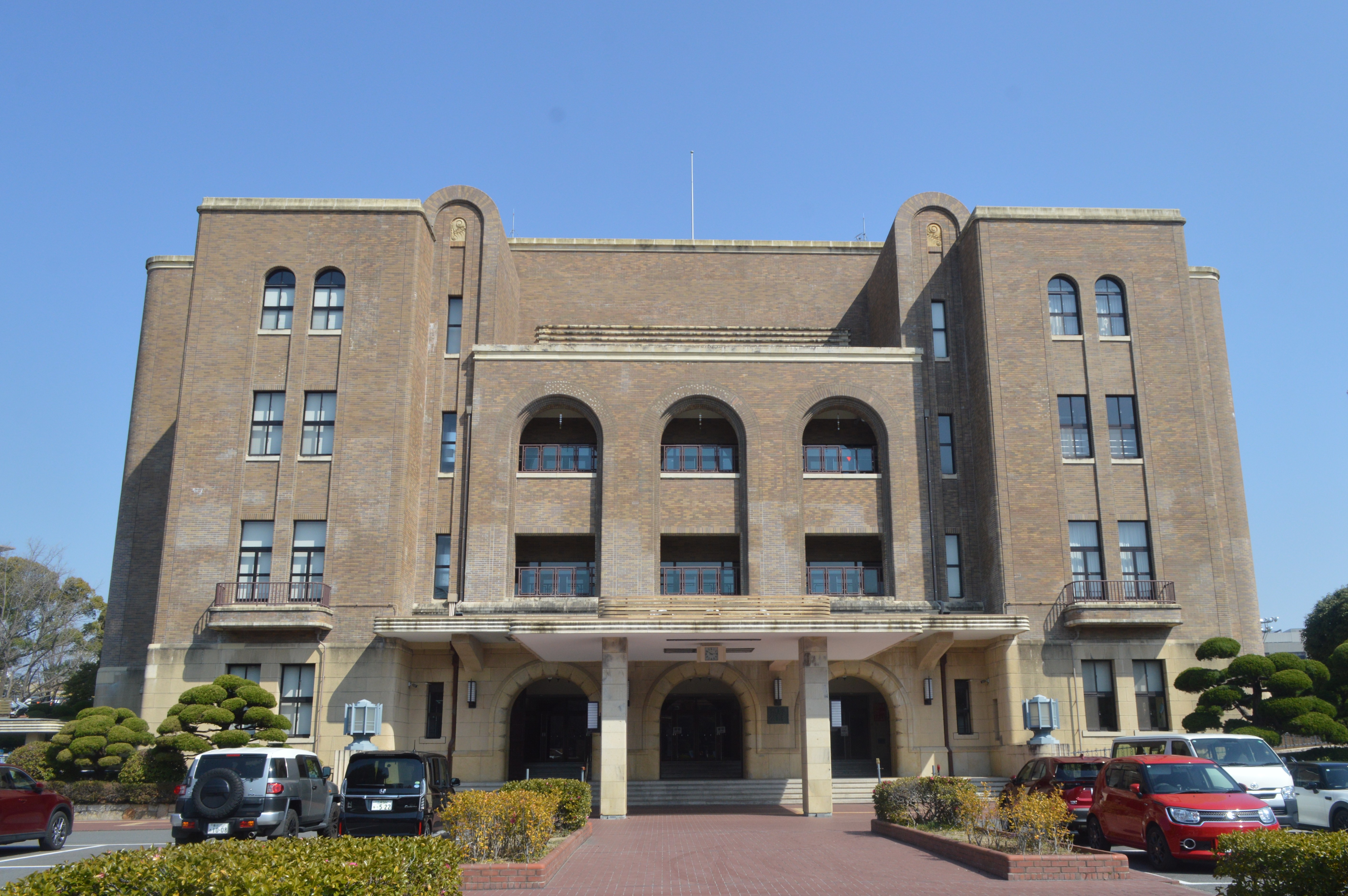 名古屋市公会堂の正面外観