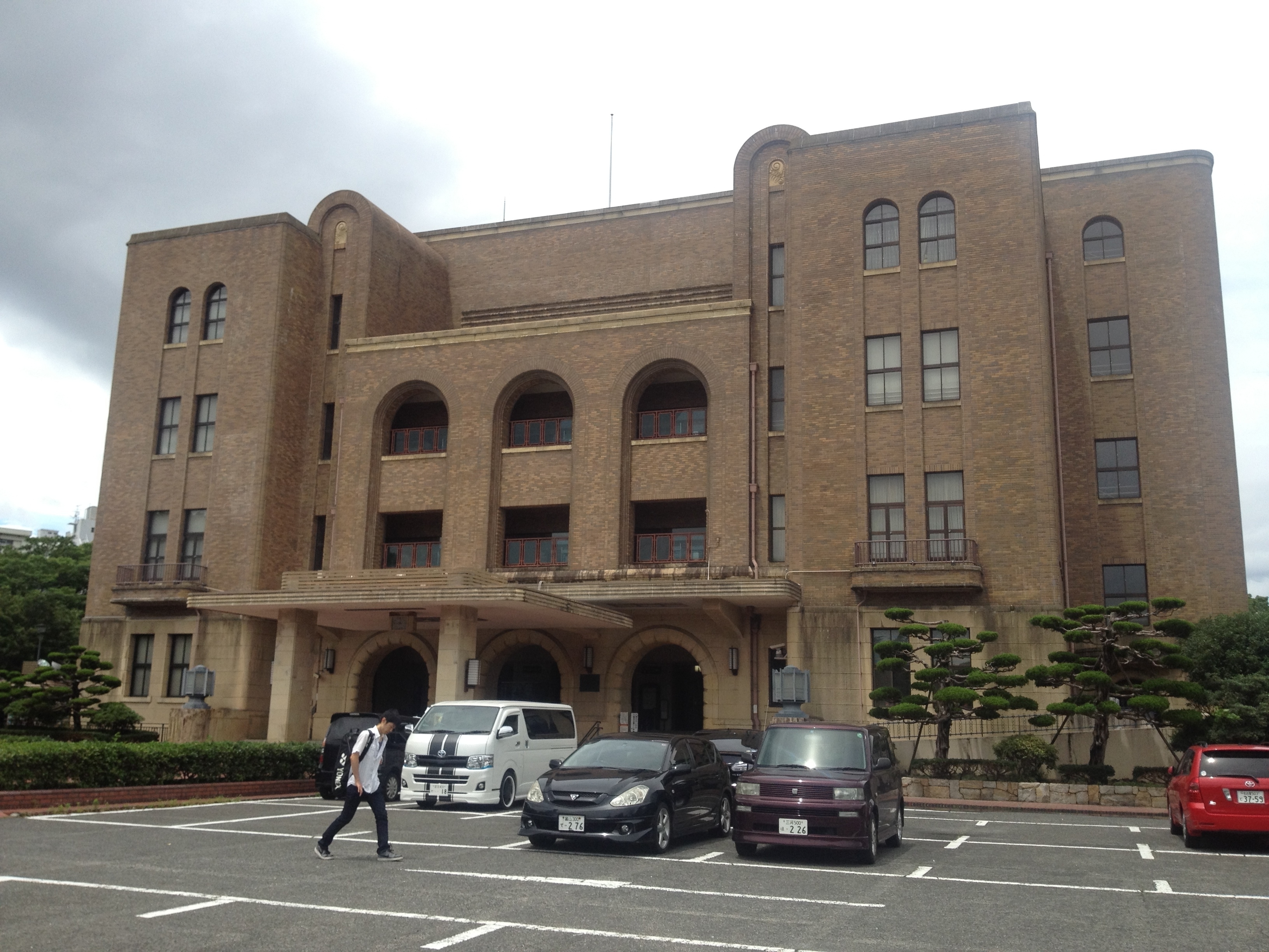 名古屋市公会堂の正面外観（2012年）