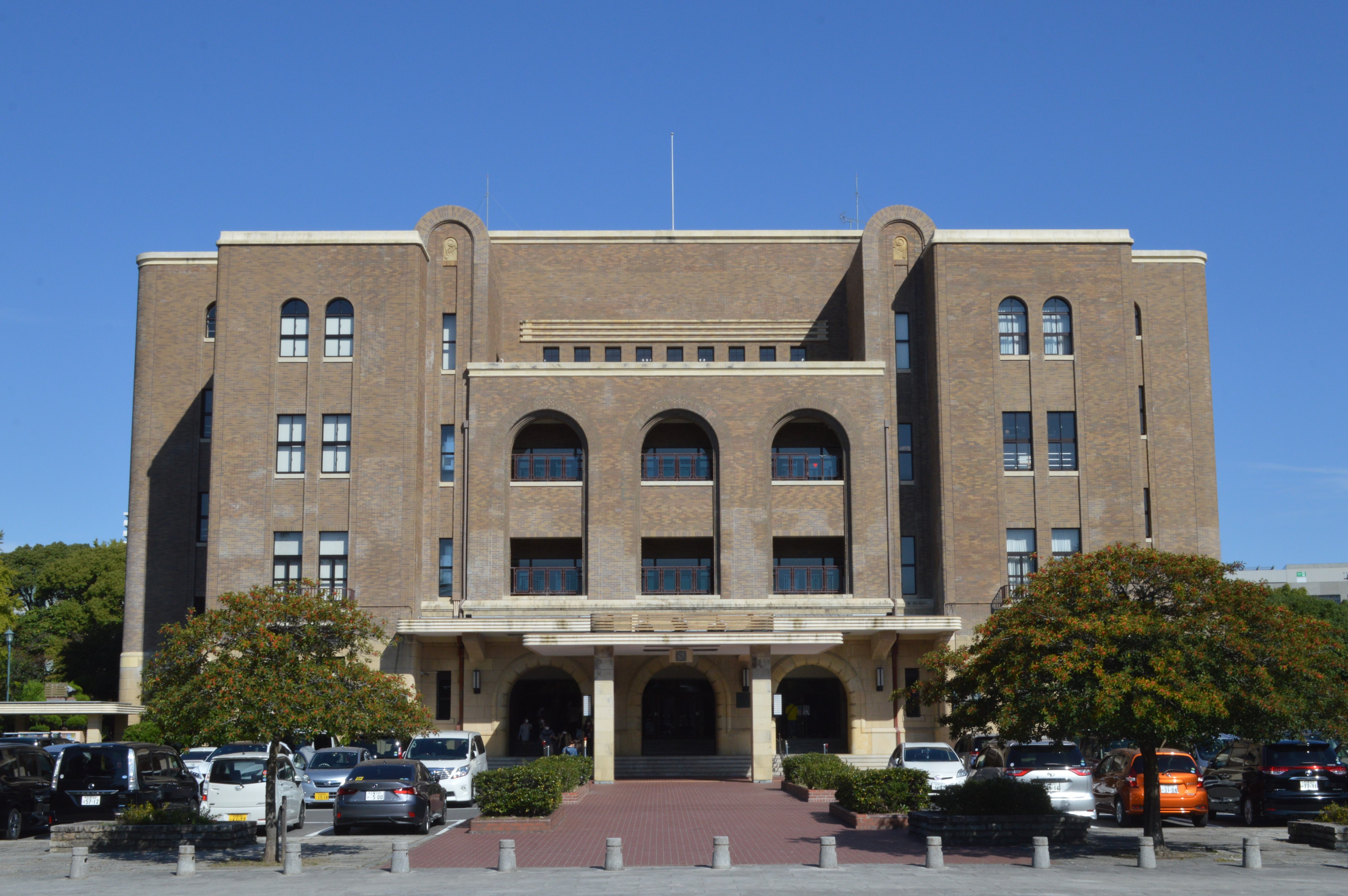 名古屋市公会堂の正面外観（2020年）