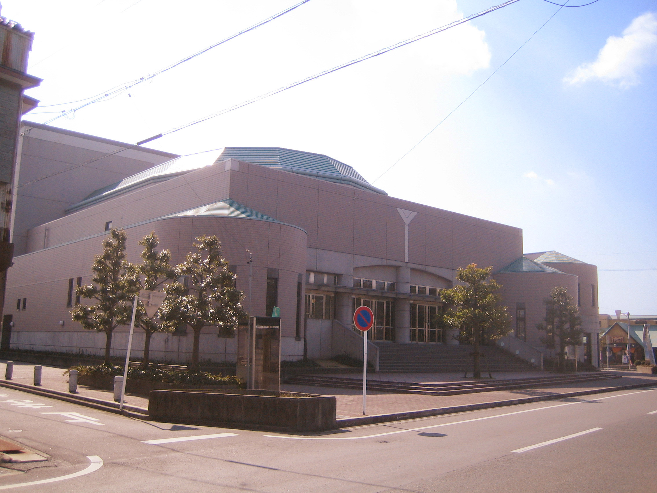 豊川市小坂井文化会館（フロイデンホール）の外観