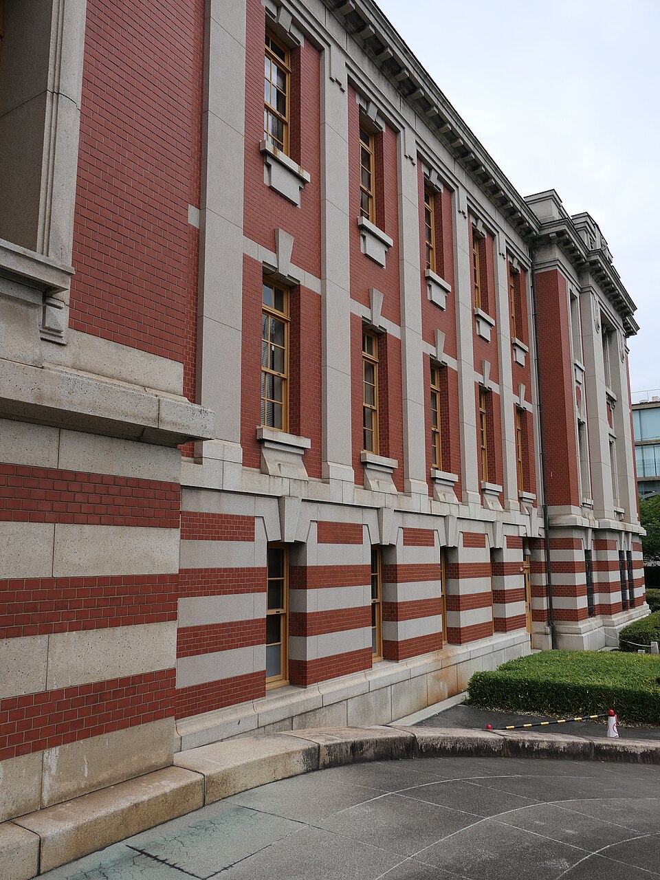 名古屋市市政資料館の側面外観
