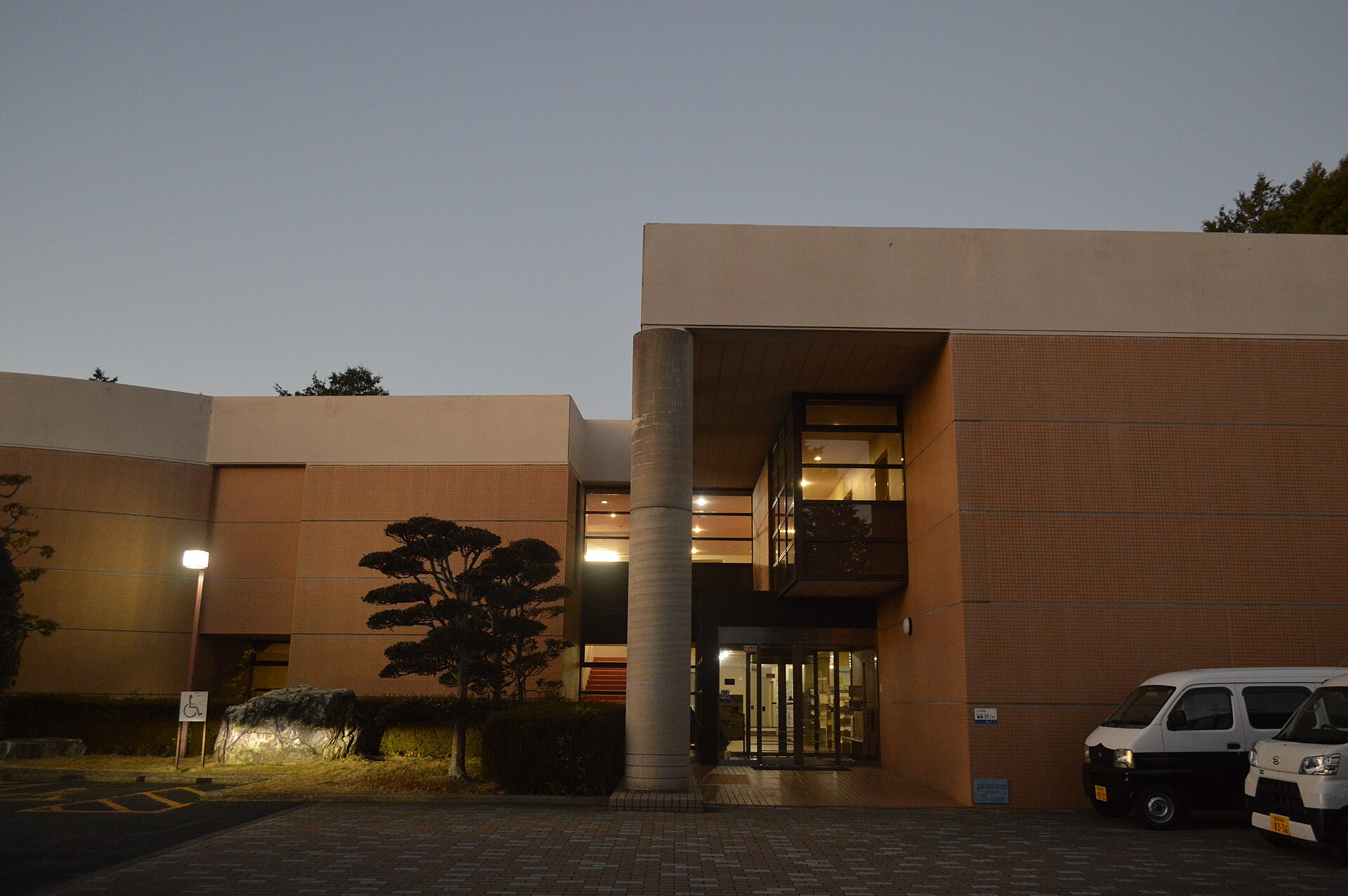 豊川市一宮生涯学習会館の外観