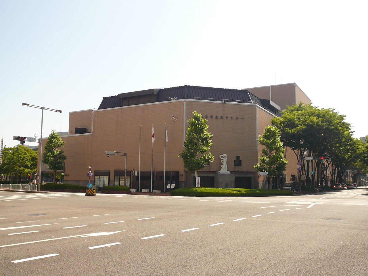 岐阜市文化センターの道路側外観