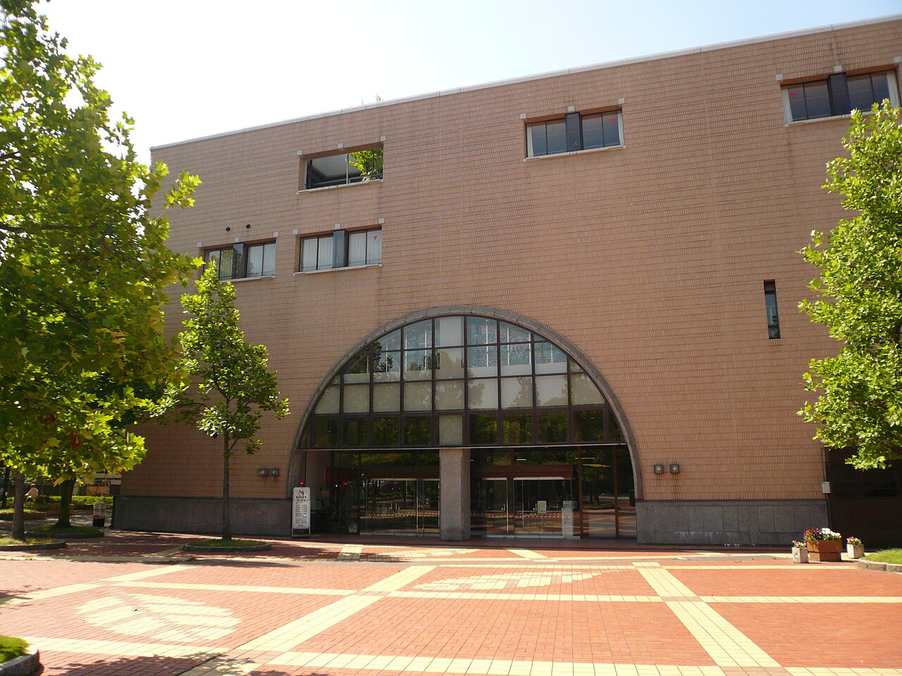 岐阜市文化センターのアーチ形入口