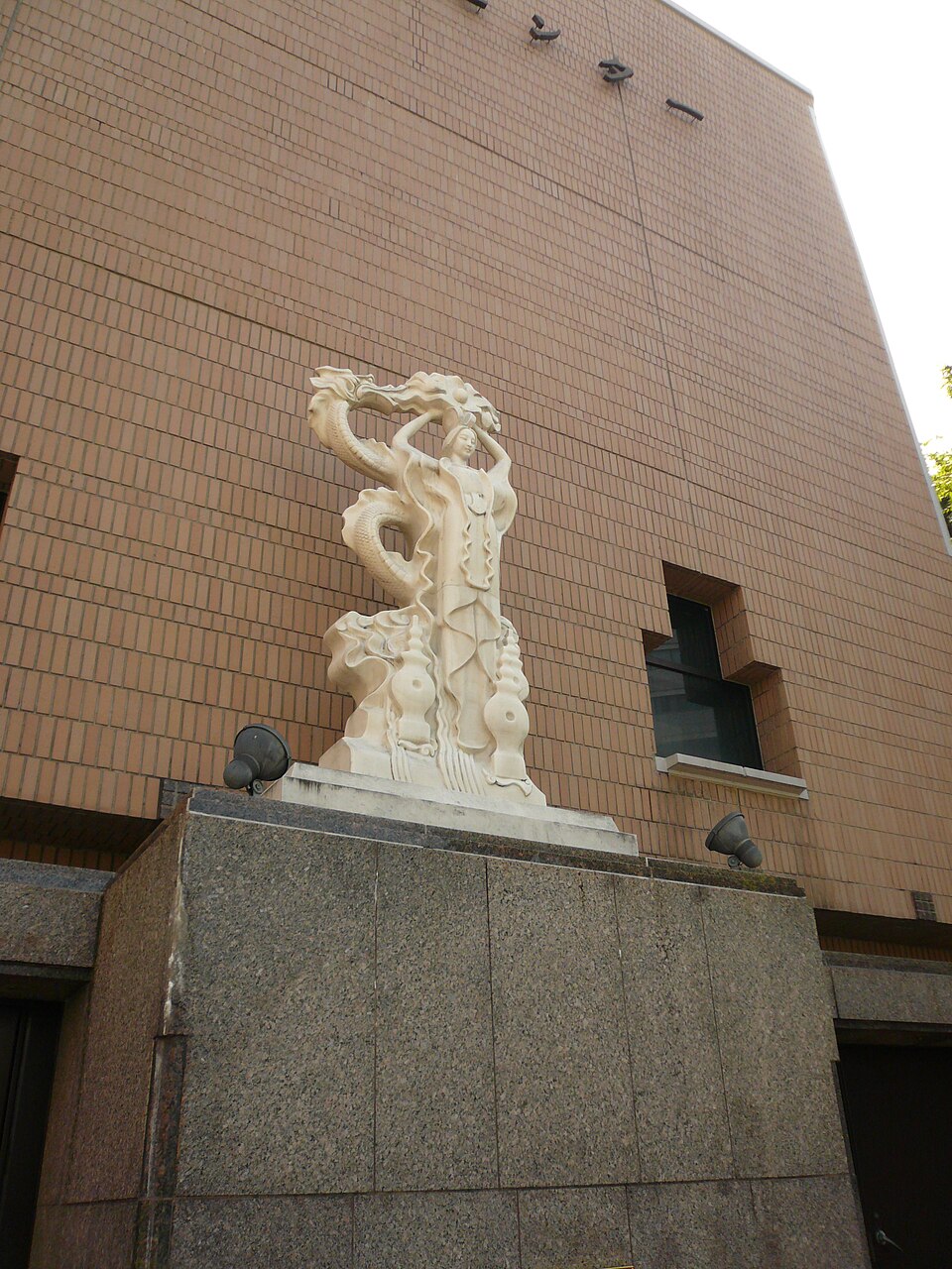 岐阜市文化センター前の常設彫刻