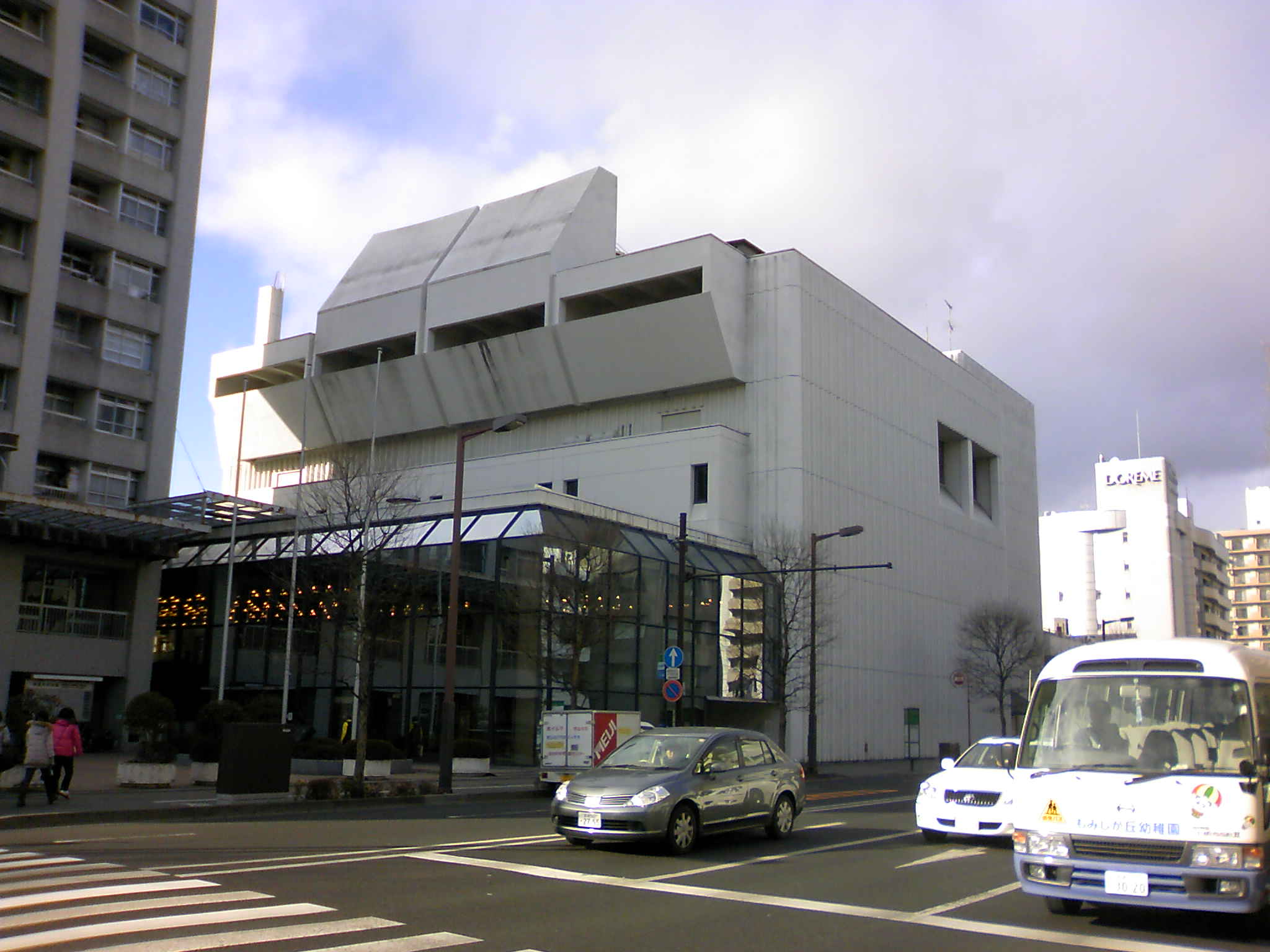 仙台市民会館の建物全景