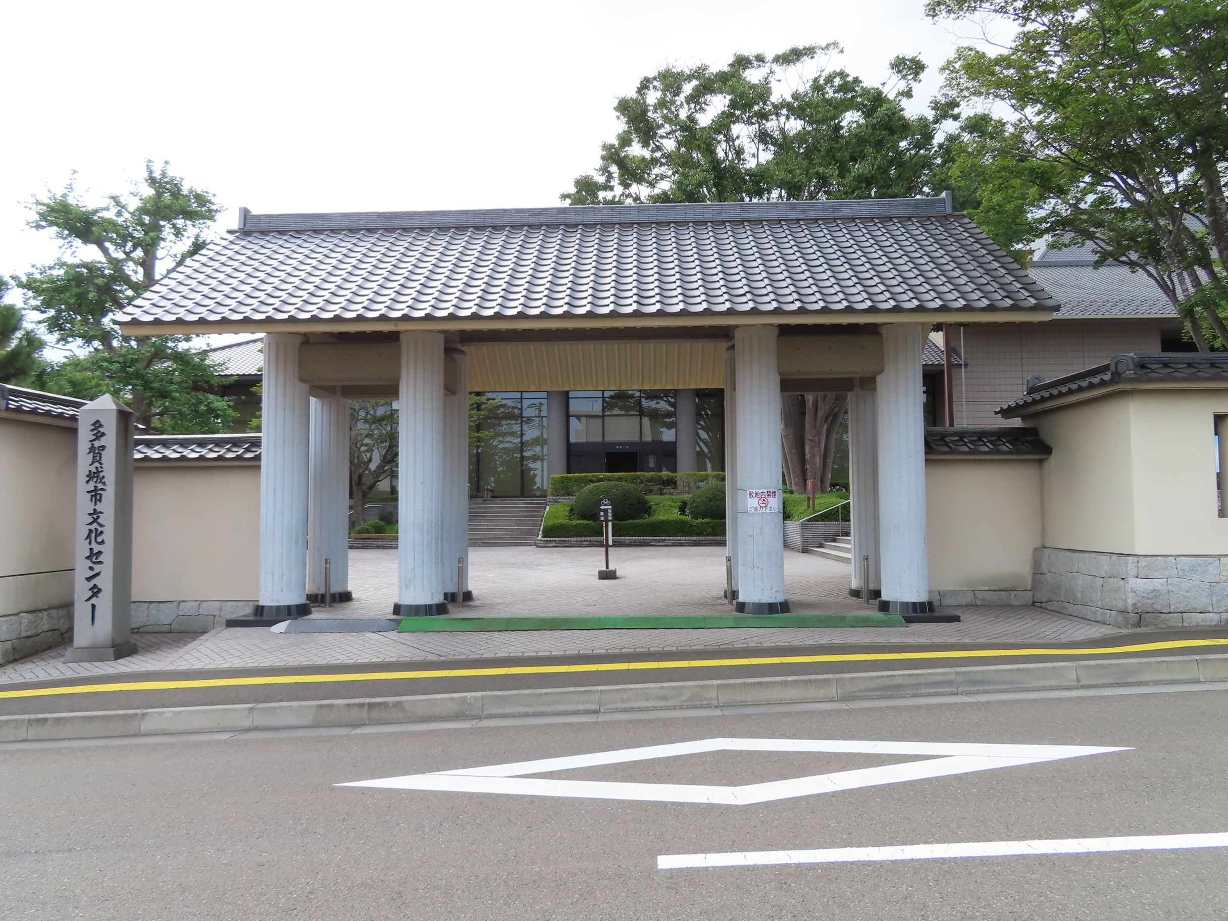 多賀城市文化センターの正門