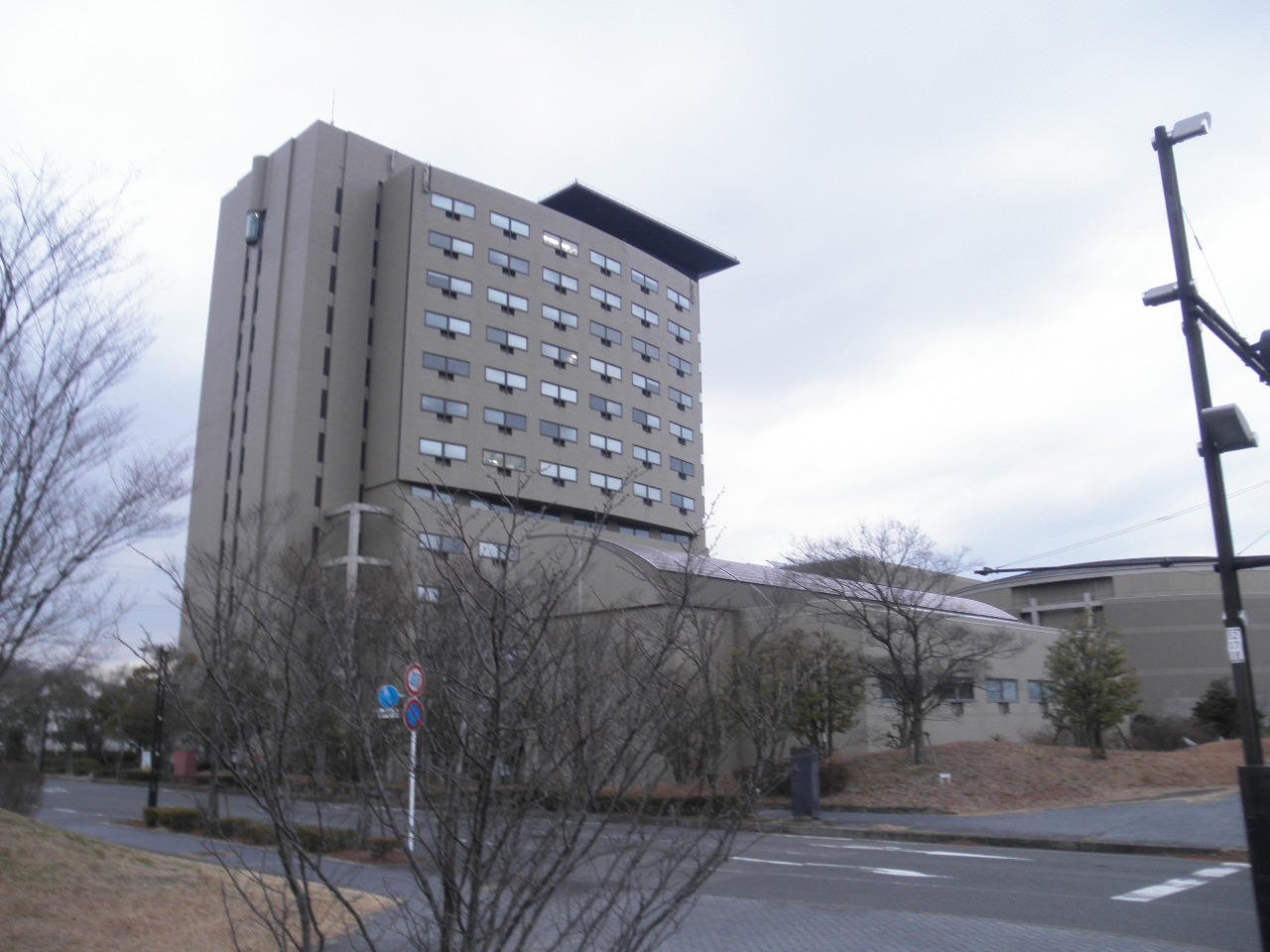 けいはんなプラザのホテル棟外観