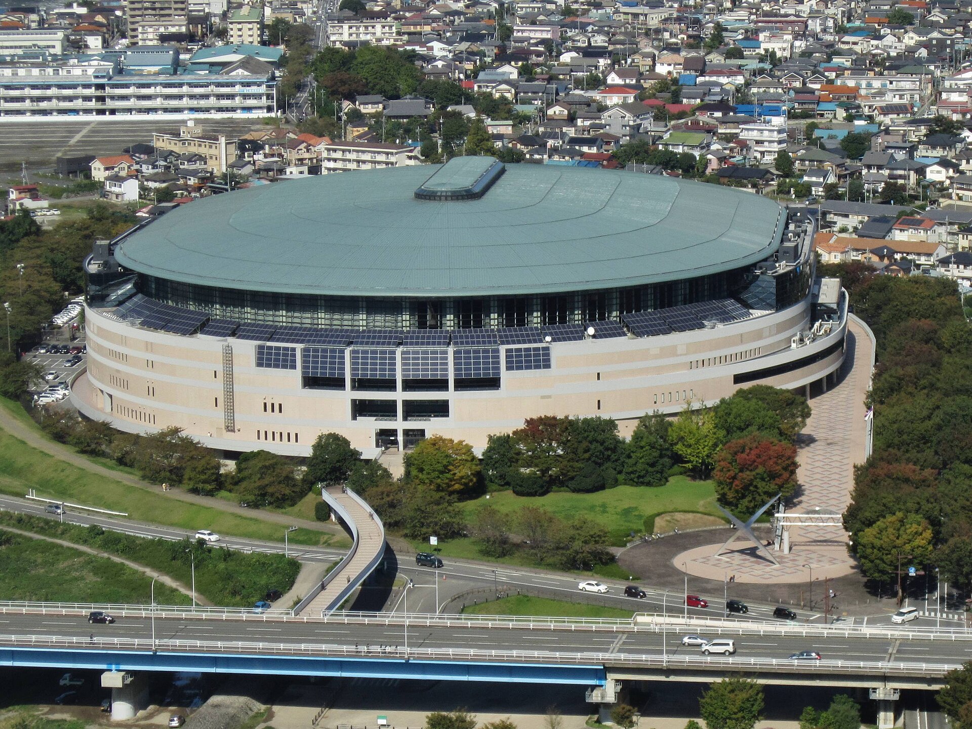 ヤマダグリーンドーム前橋の俯瞰外観