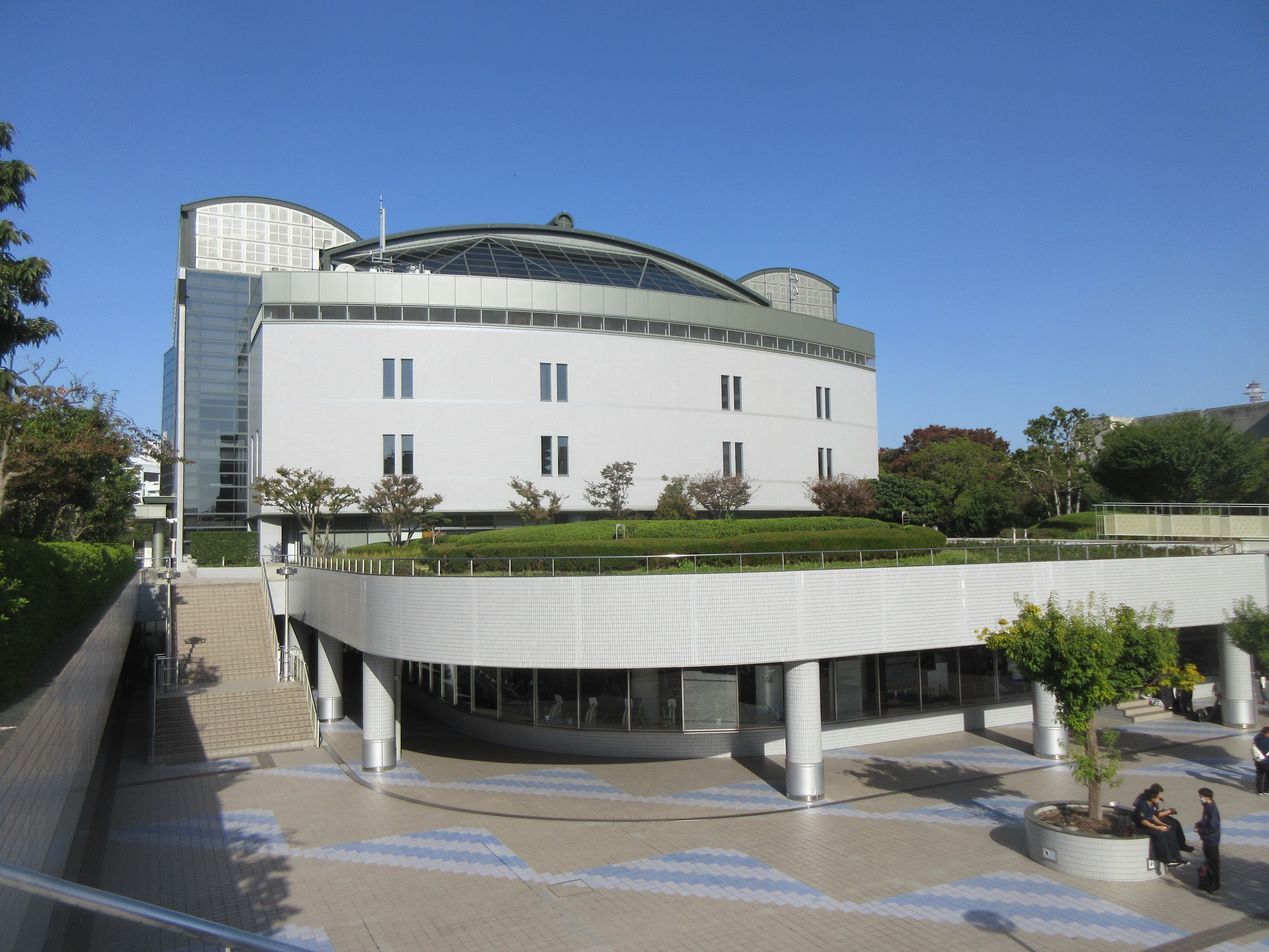 本館側から見た広島県立総合体育館の大アリーナ
