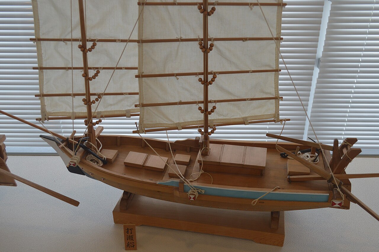 桑名市城東地区複合施設はまぐりプラザの館内和船模型展示