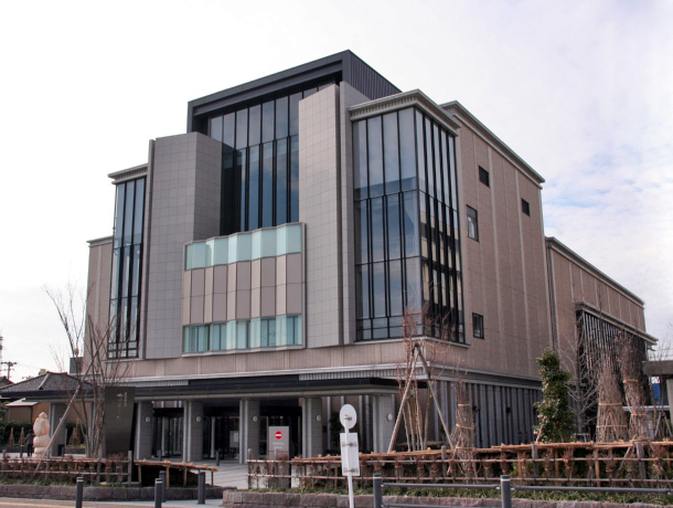 酒田市民会館希望ホールの外観