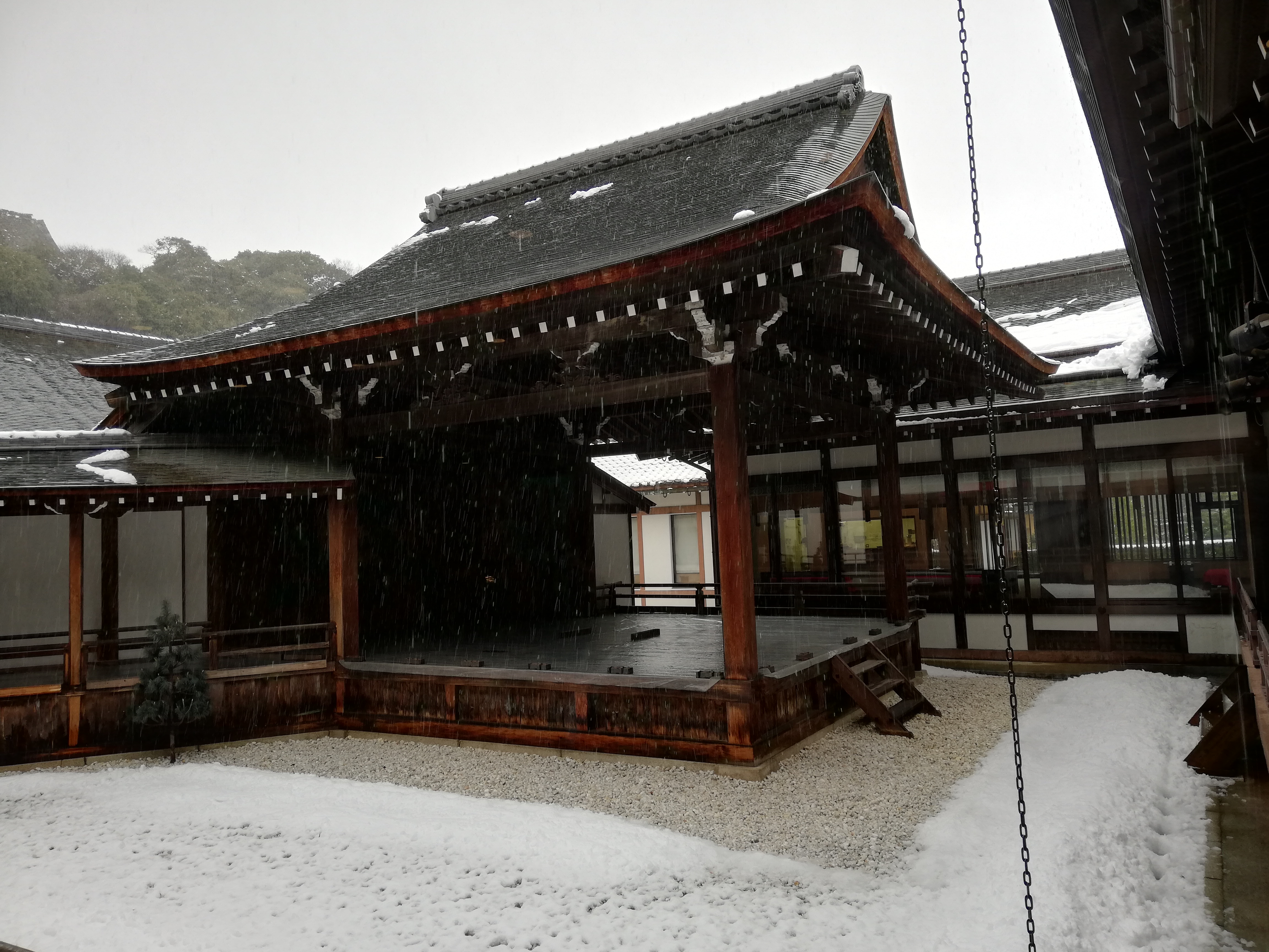 雪の日の彦根城博物館能舞台