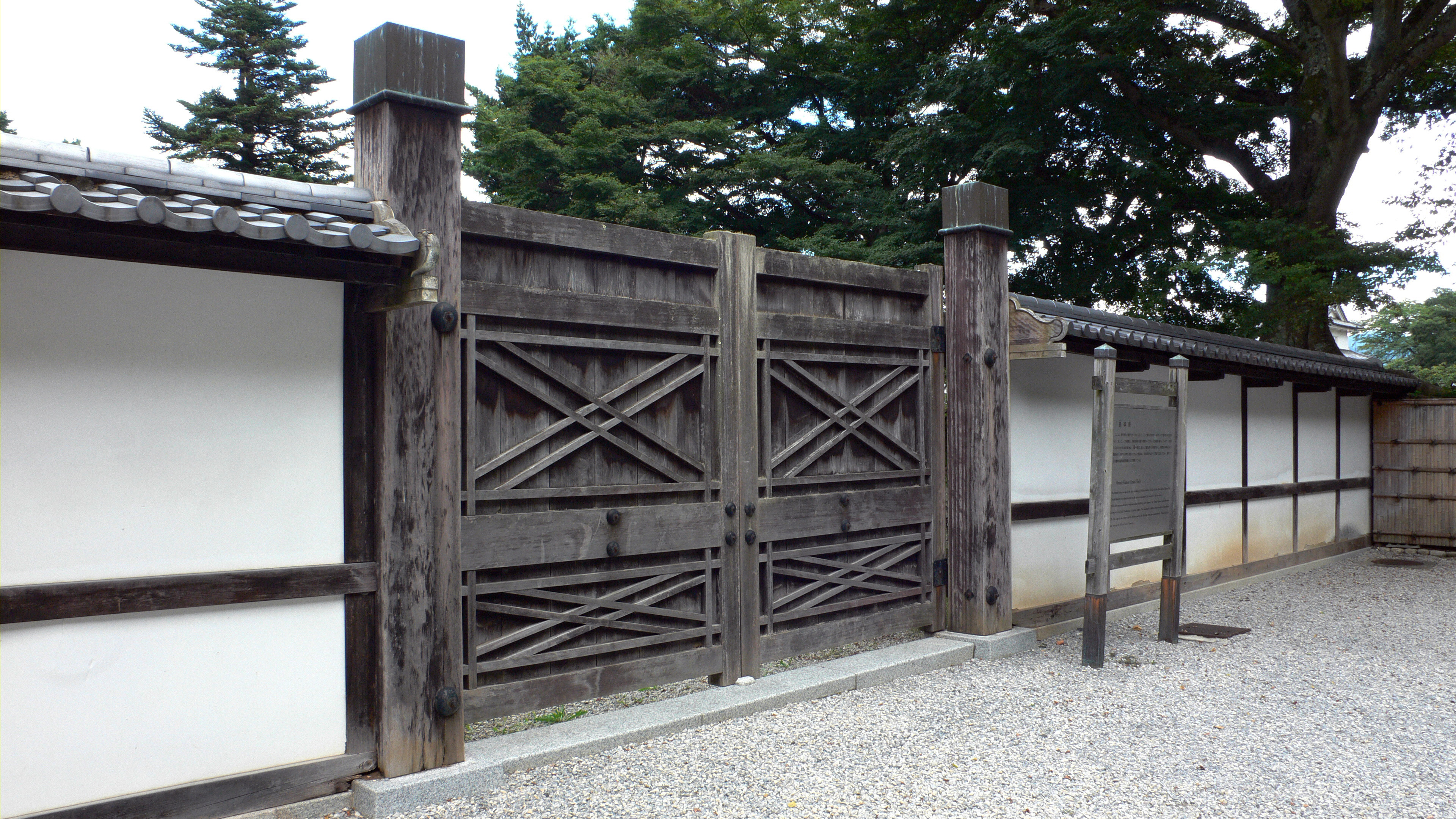 彦根城博物館の復元御殿門
