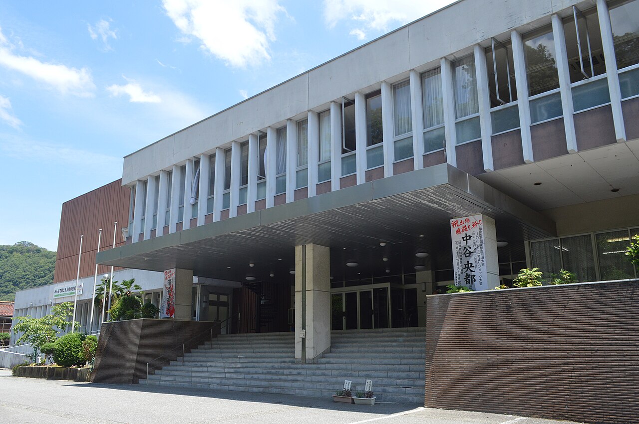 山中温泉文化会館の正面入口