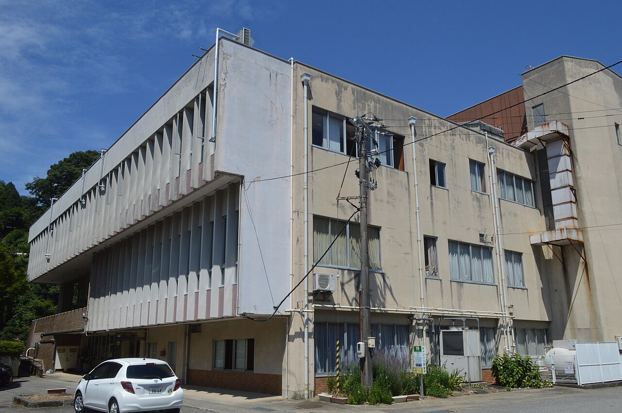 山中温泉文化会館の側面外観