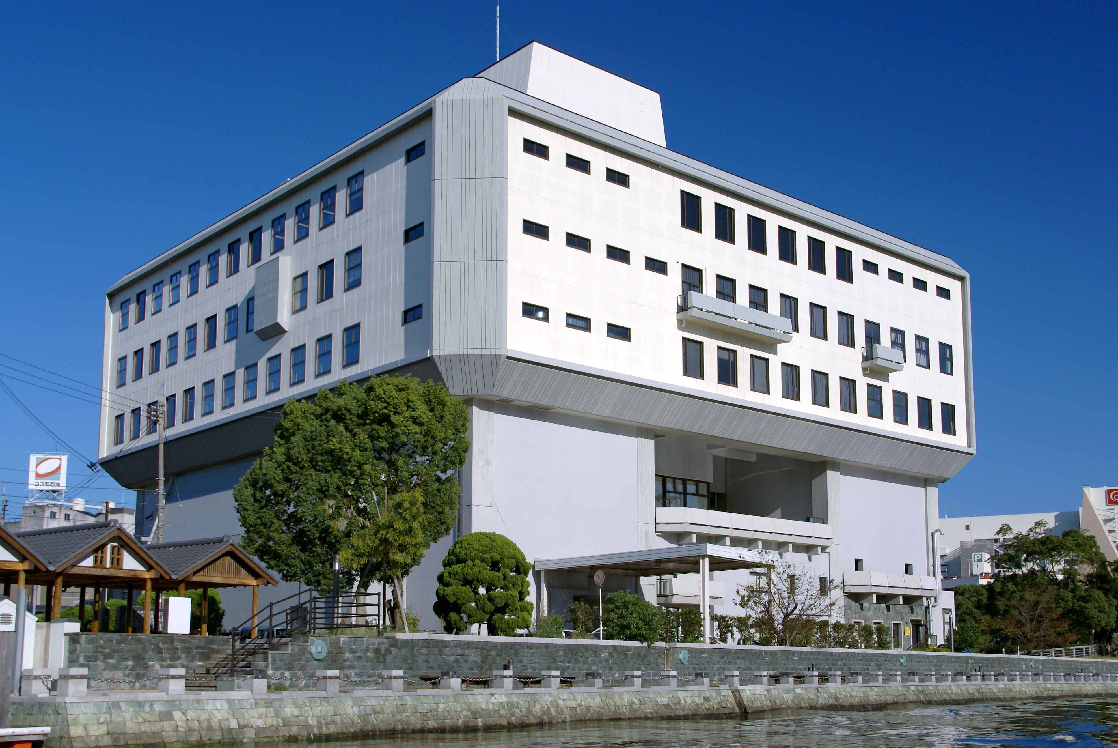あわぎんホール(徳島県郷土文化会館)の外観
