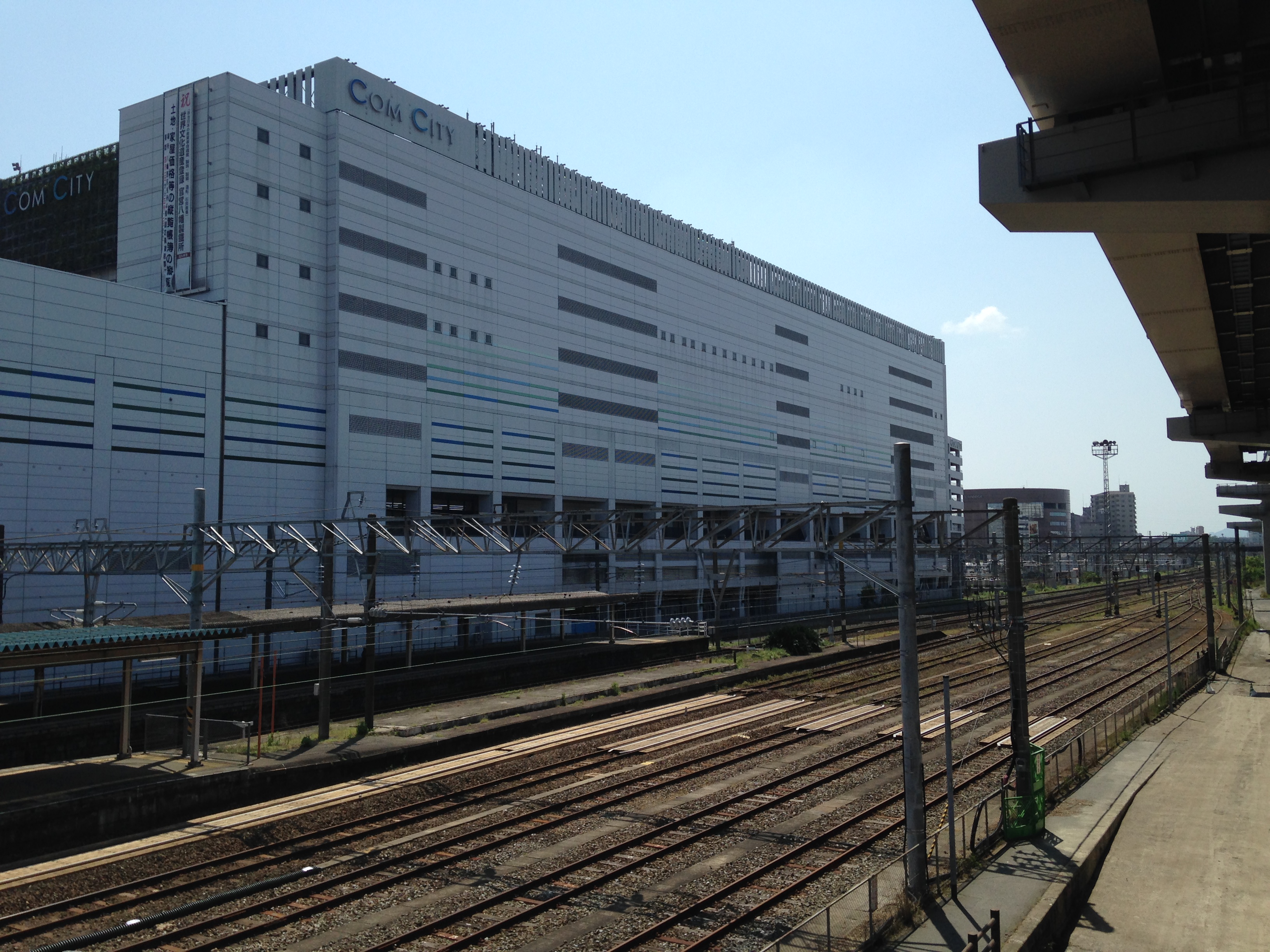 黒崎駅北側から見たコムシティの外観