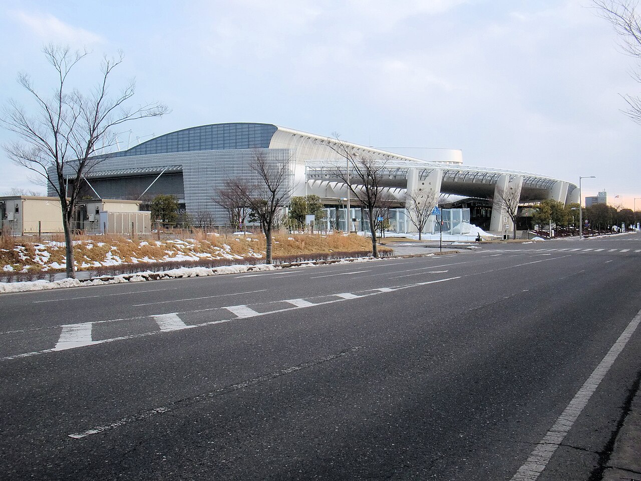 冬の道路側から見たビッグパレットふくしま