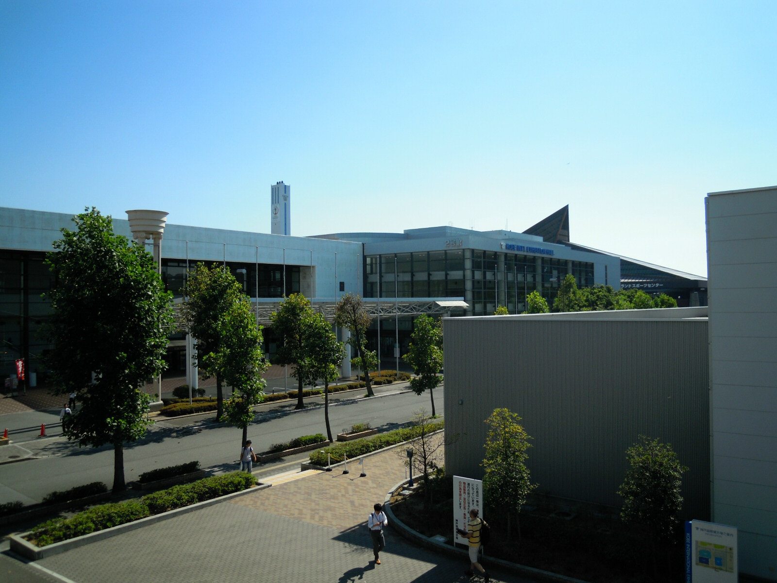 神戸国際展示場2号館の外観