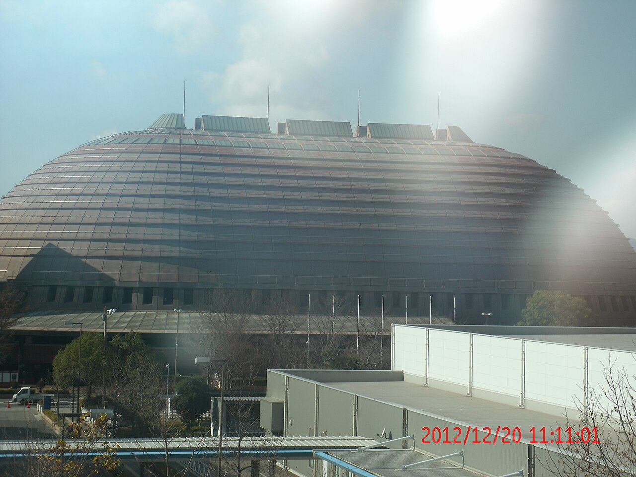神戸ワールド記念ホールの遠景外観