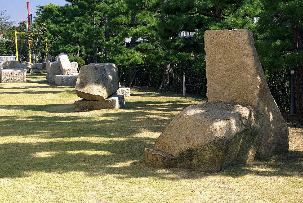 芦屋市立美術博物館の前庭