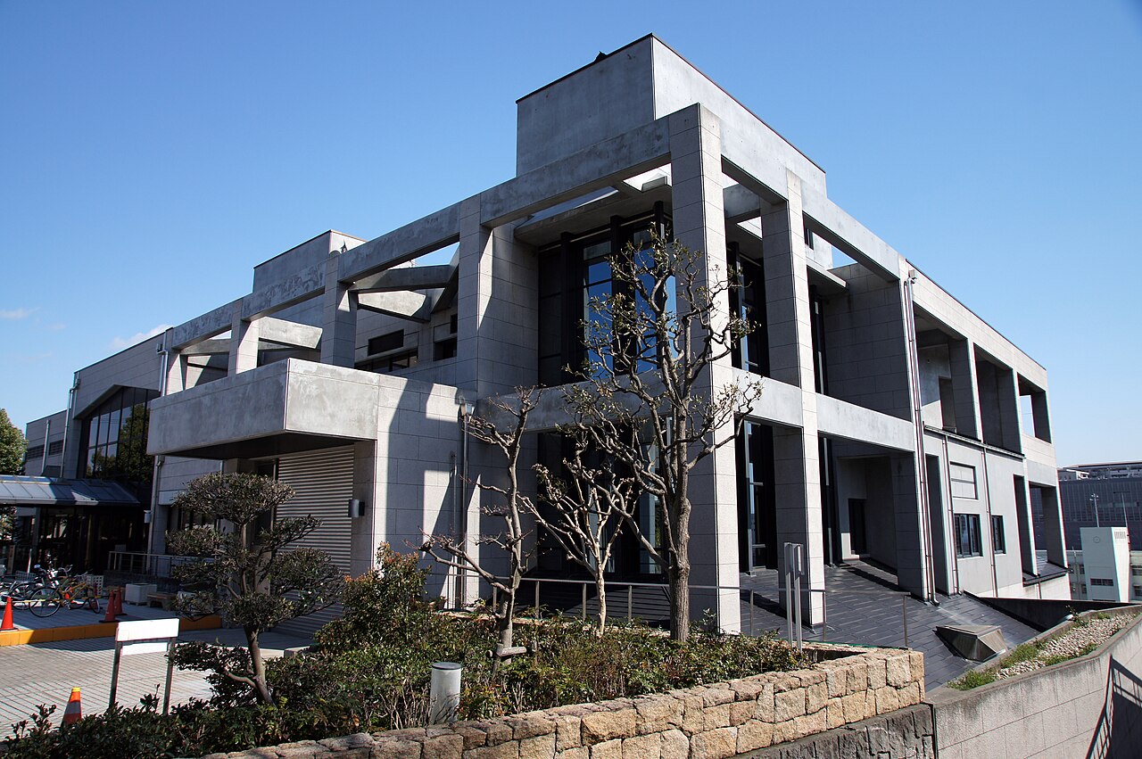 明石市立文化博物館の建物外観