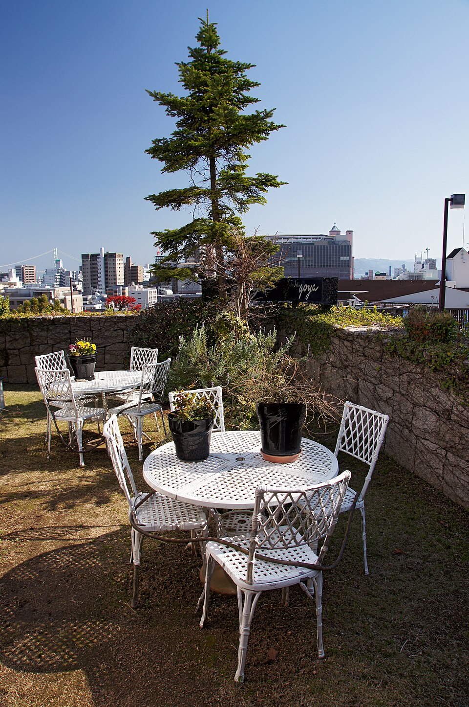 明石市立文化博物館の屋外テラス
