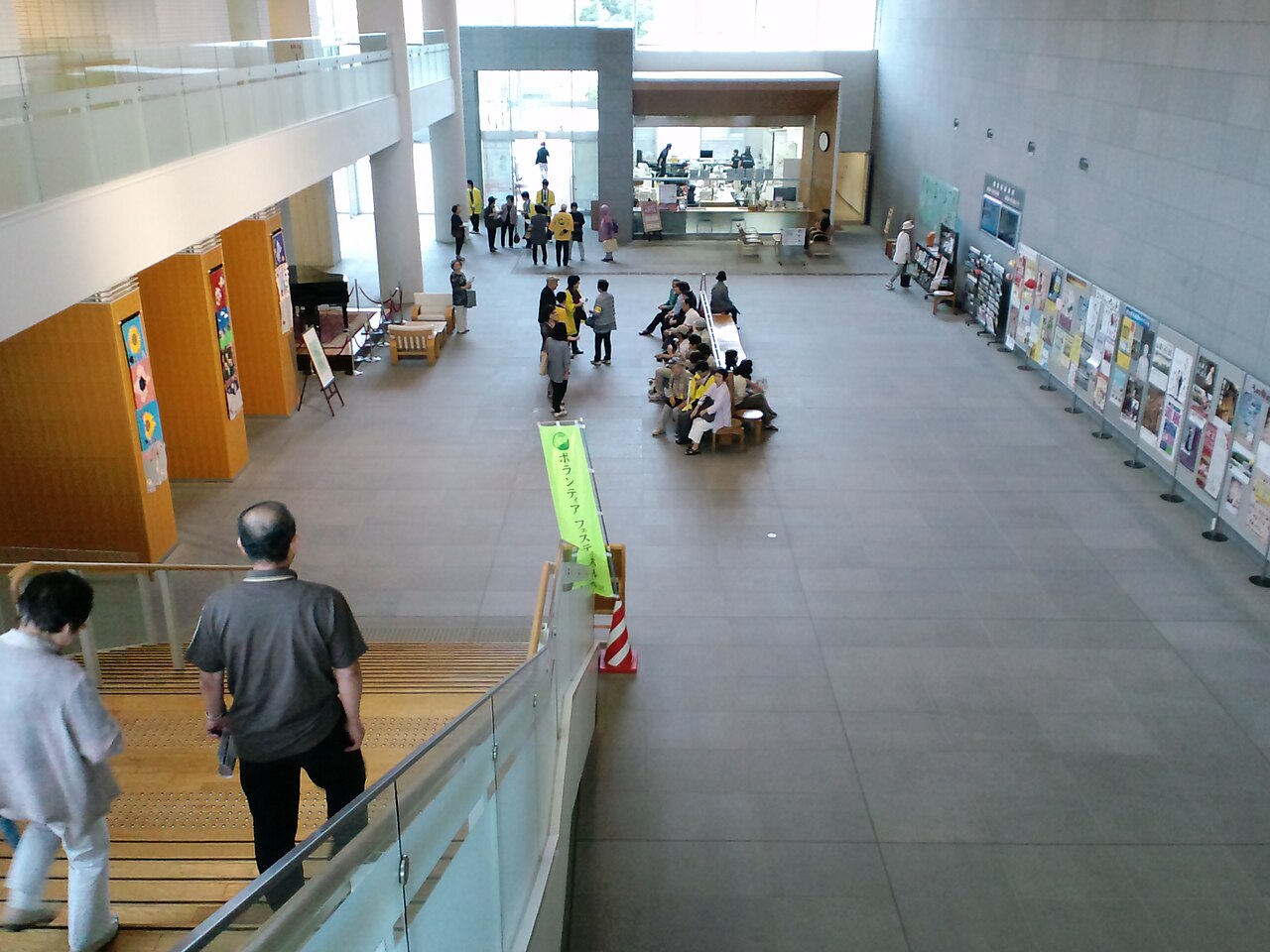 岩見沢市民会館・文化センターまなみーるのエントランスホール