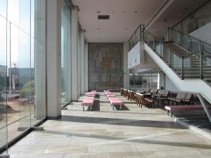 笠岡市民会館 館内風景（ホワイエ）