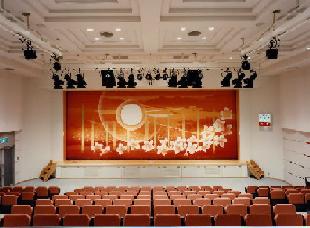 東広島市市民文化センター アザレアホール(緞帳を閉めた場合)